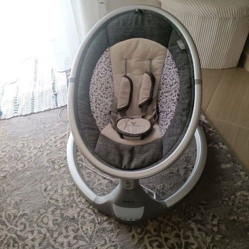 Electric bouncer like new with remote control and mosquito net