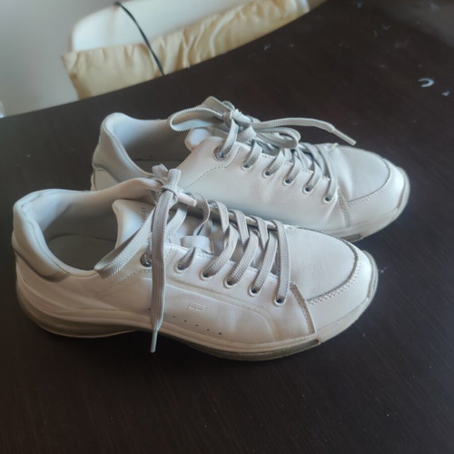 Tommy Hilfiger women's leather athletic shoes size 39 like new with air sole