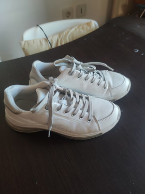 Tommy Hilfiger women's leather athletic shoes size 39 like new with air sole