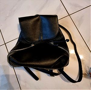 γυναικεία τσάντα πλάτης μαύρο  χρωμα
