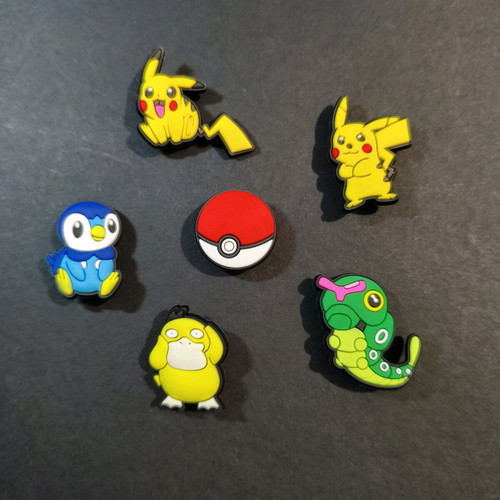 Pokémon Crocs charms set like new, multicolored