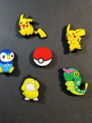 Pokémon Crocs charms set like new, multicolored