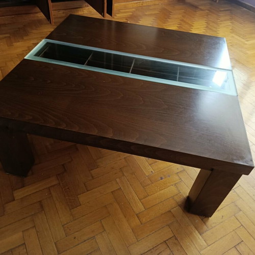 Coffee table solid oak with glass detail like new
