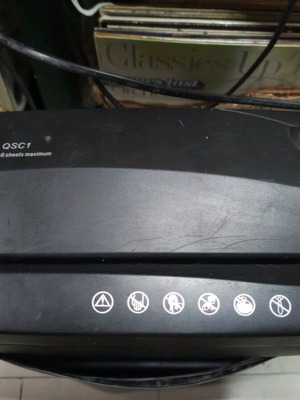 Document shredder used without bin