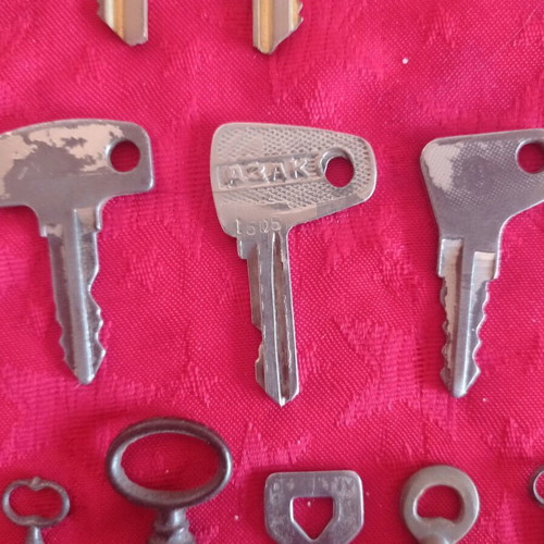Vintage keys and hand-forged nails used, lot of 40 items