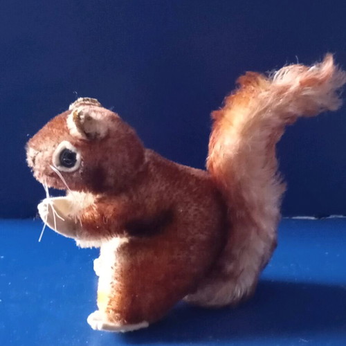 Steiff squirrel used, 1960s, dimensions 12x10