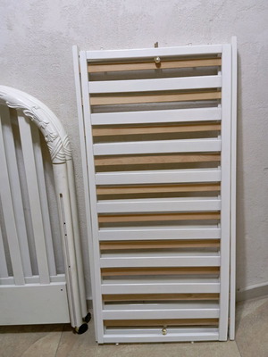 Κούνια βρεφική μεταχειρισμένη με ρόδες και συρτάρι