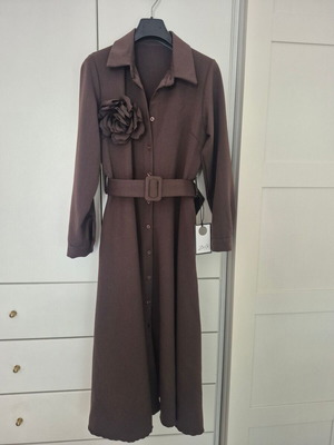 Chocolate dress new with detachable flower brooch