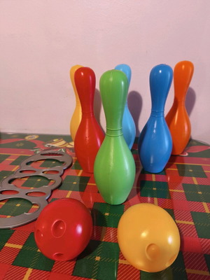 Children's Bowling Set with 6 Pins and 2 Balls like new