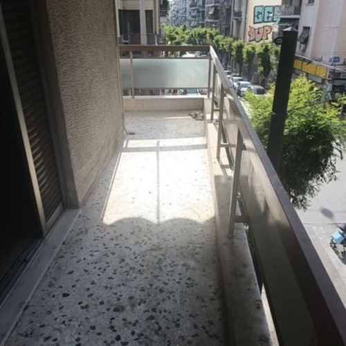 Διαμέρισμα 82 τ.μ. στο κέντρο της Αθήνας, 1ου ορόφου, ανακαινισμένο με βεράντα