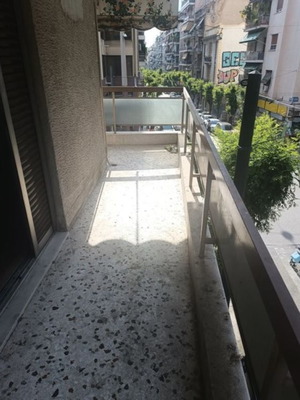 Διαμέρισμα 82 τ.μ. στο κέντρο της Αθήνας, 1ου ορόφου, ανακαινισμένο με βεράντα