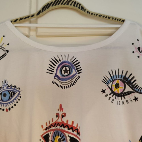Bsb white t-shirt with eyes and low back small oversized like new