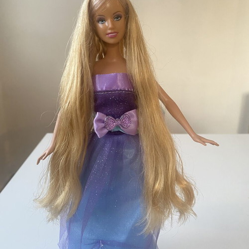 Cut n Style Rapunzel doll like new 2008