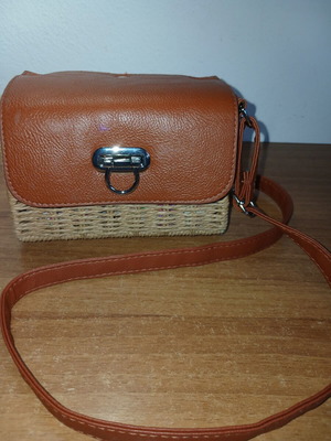 Women's shoulder bag used