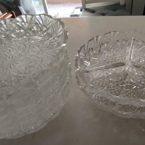 Nut Bowls set of 8, 2 with divider, 6 without, new