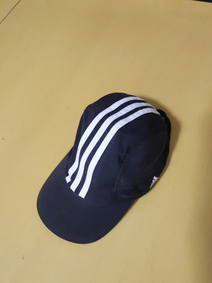 Adidas hat size 1 like new, black and white
