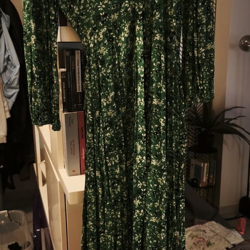 Maxi dress with buttons and belt, like new