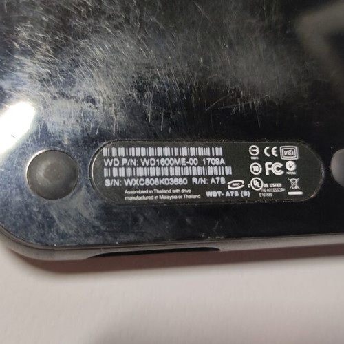 Western Digital 160 GB hard drive used with cable and stand