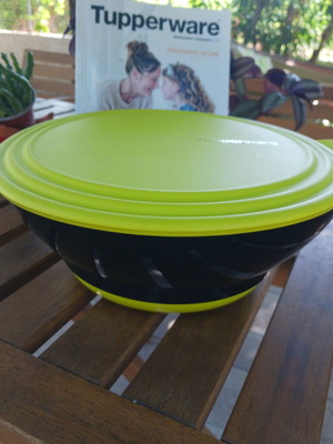 Tupperware Elegant 4.2L Salad Bowl, green and black