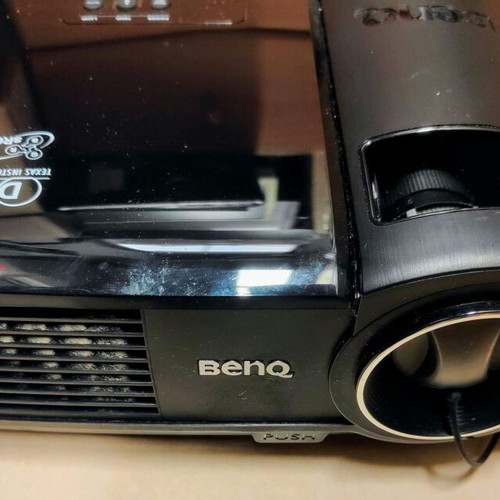 BenQ MP515 projector used with remote and new replacement lamp