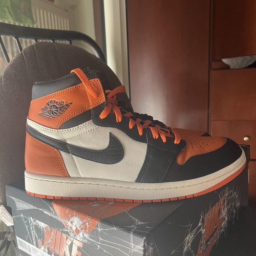 Air Jordan 1 Retro High sneakers, size EU 45 / US 11