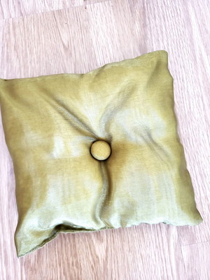 Luxury Satin Pillows like new with covered button
