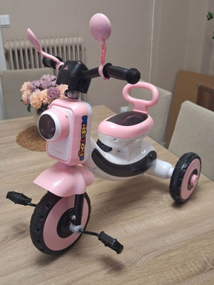 Tricycle bike with lights and music