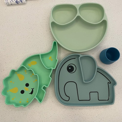 Silicone baby plates and training cup like new