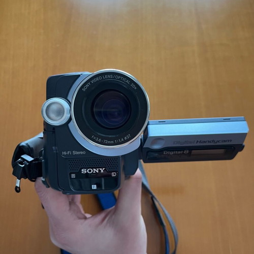 Sony Handycam DCR-TRV140E Digital8 like new in original box