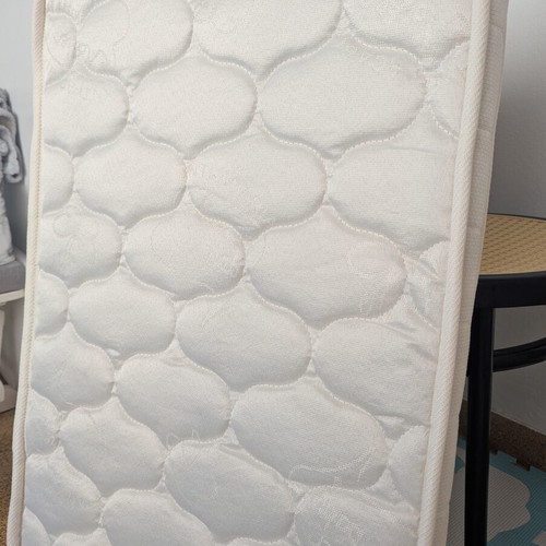 Cradle mattress with coconut fiber cover like new, anti-acari washable