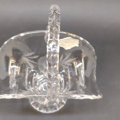 Small crystal decorative basket like new