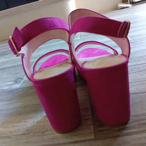 Chicago suede fuchsia sandals with block heel, size 39