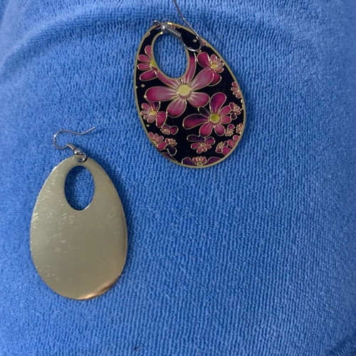 Earrings like new black with flowers