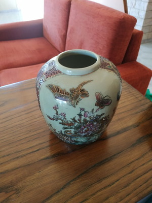 Porcelain vase Chinese like new