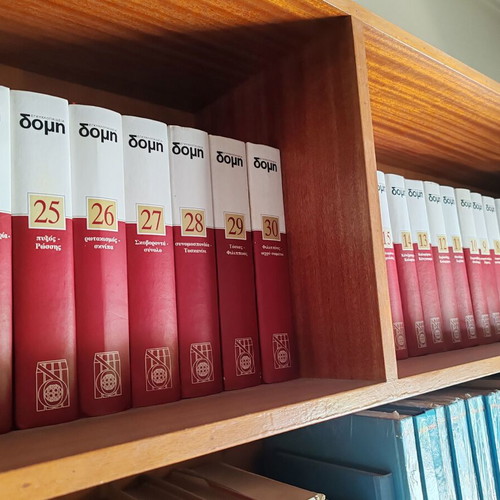 Domh Encyclopedia complete set of 32 volumes, latest edition, like new