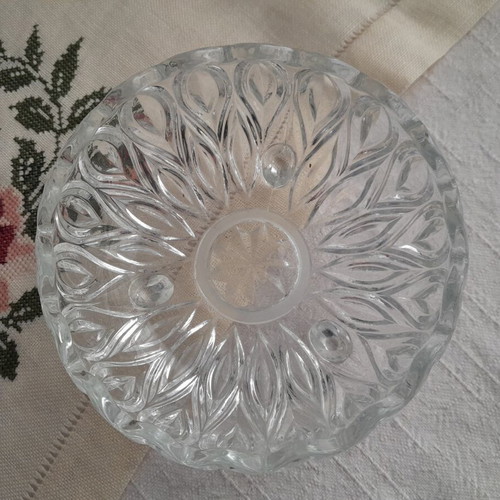 Vintage glass bonbonniere with 3 legs like new