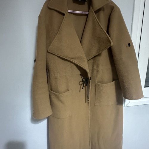 Camel coat with large collar and external pockets
