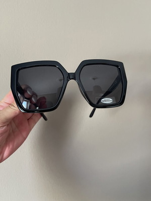 Oversized square women's sunglasses, black