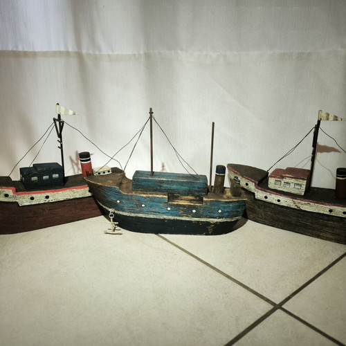 Wooden decorative ships like new, set of three