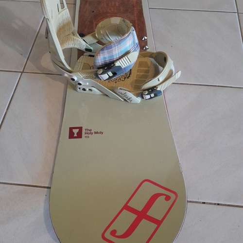Forum Snowboard Holy Moly 155 with Shaka bindings used
