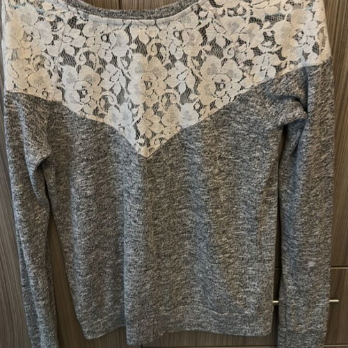 Tally Weill blouse used, lace detail, size S/M, white and gray