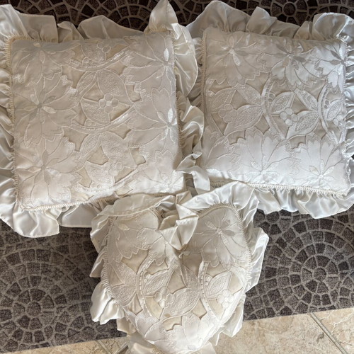 White wedding bedspread set satin with lace like new
