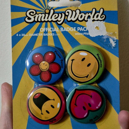 Vintage 2007 y2k badges pins smiley sealed
