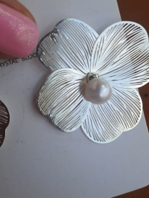 Handmade flower stud earrings with white pearl