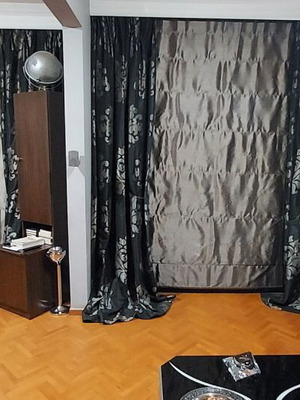 Set of 2 luxury custom made curtain sets with Roman blinds and decorative rinto