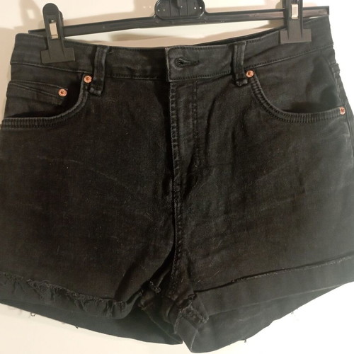 Bershka black cotton denim shorts like new, medium rise mom fit, size M