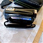  Βιντεοκάμερα JVC Everio GZ-MG465 BE, σκληρού δίσκου 60GBκαι 32X OPTICAL ZOOM. Με τηλεχειριστήριο , θήκη, βιβλίο οδηγιών και όλα τα παρελκόμενα. Αγοράστηκε το 2011. Άριστη λειτουργία