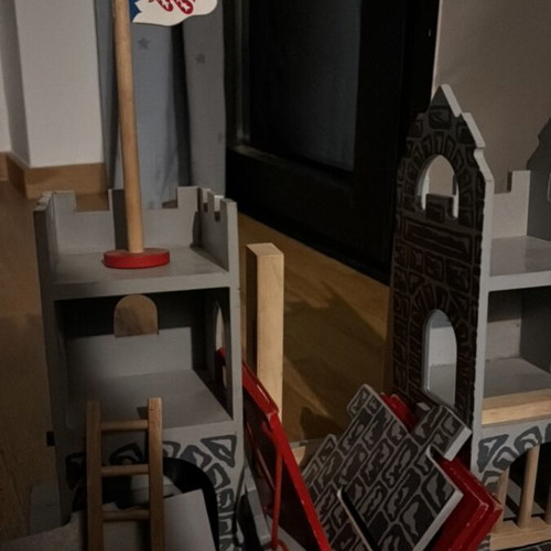 Le Toy Van Wooden Red Camelot Castle used