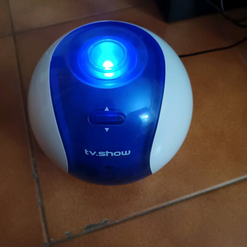 TV SHOW electronic board game like new with 4 wireless controllers