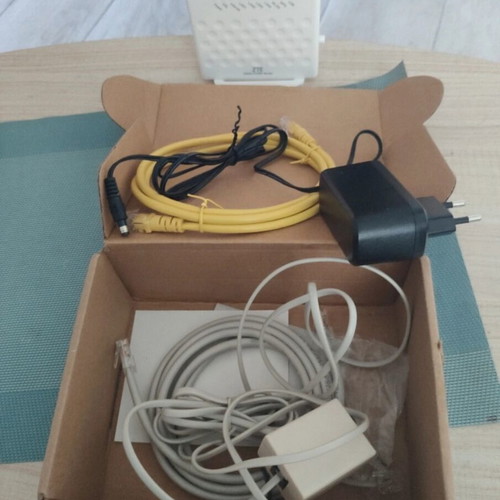 ZTE router in excellent condition with all accessories